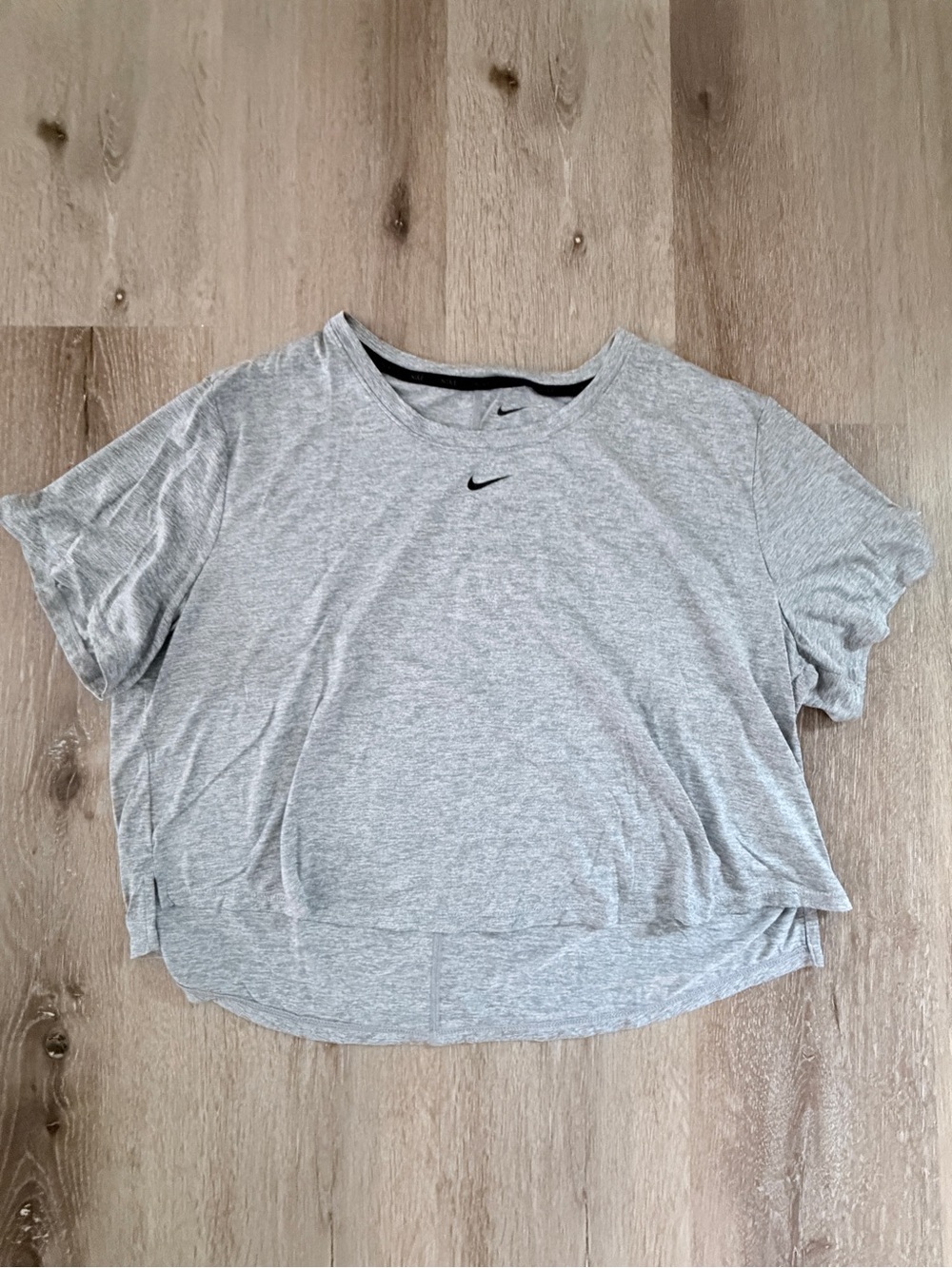NWOT Nike Light Gray Short Sleeve Cropped Tee